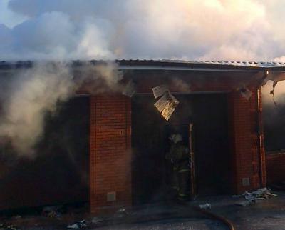 В Рязанской области сгорели дом и два сарая