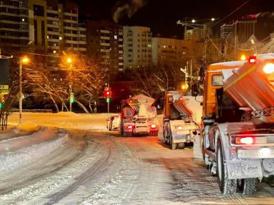В Рязани ночью вновь чистили улицы от снега