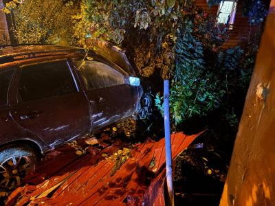 В Елатьме госпитализировали водителя легковушки, протаранившего забор