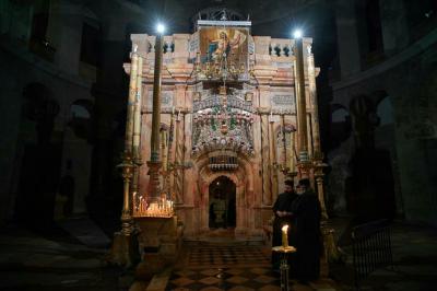 Рязанский Митрополит совершил ночную литургию в храме Гроба Господня