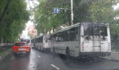 На улице Есенина в Рязани встали троллейбусы