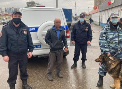 Полиция задержала рязанца, укравшего смартфон из машины