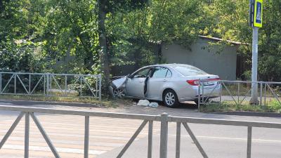В Рязани водитель Chevrolet снёс забор 