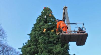 В Рязани начали убирать новогоднюю атрибутику