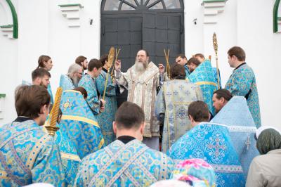 Митрополит Вениамин освятил храм в Новосёлках
