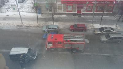На улице Джержинского сгорел Mercedes