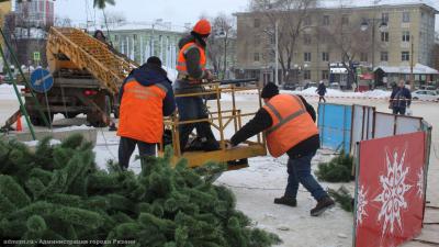 В Рязани начали разбирать новогодние ёлки