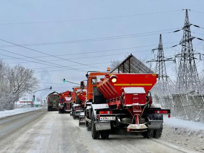 Улицы Рязани очищают от снега три колонны спецтехники