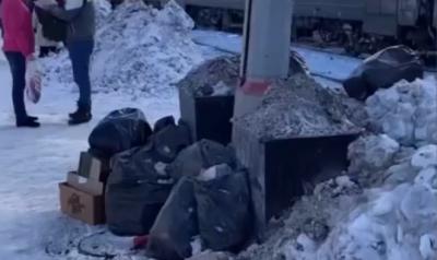 Очевидцы пожаловались на горы снега и мусора на вокзале «Рязань-1»