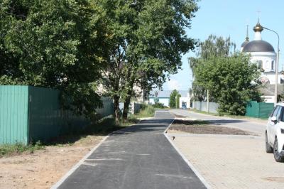 В Солотче заканчивают обустраивать тротуар к школе №32