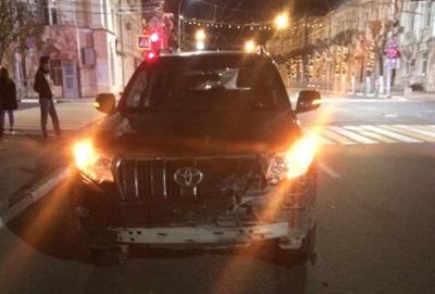 В Рязани внедорожник не уступил дорогу легковушке, пострадали оба водителя