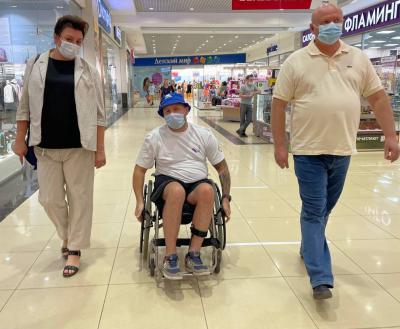 В Рязани проверили доступность торговых центров для инвалидов-колясочников