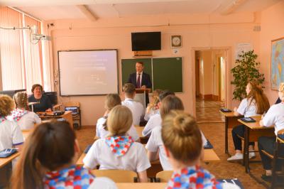 Аркадий Фомин провёл урок, посвящённый истории развития парламентаризма на Рязанской земле