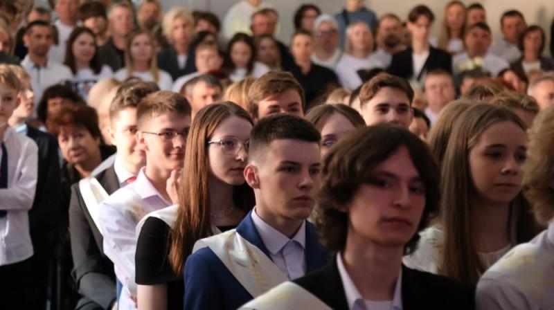 Депутаты Рязгордумы поздравили выпускников с Последним звонком