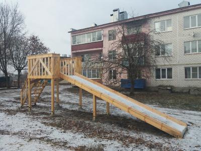 Жители сасовского села построили детскую горку