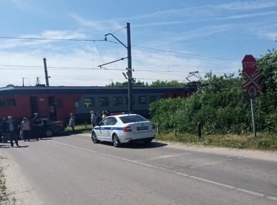 В Рязанской области легковушка столкнулась с поездом