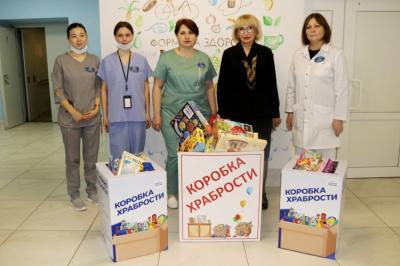 Татьяна Панфилова передала в ОДКБ подарки, собранные в ходе акции «Коробка храбрости»