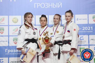 Марина Воробьёва крайняя слева