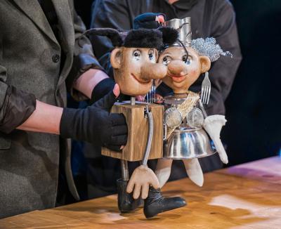 Рязанский театр кукол покажет спектакль для взрослых «Золочёные лбы»