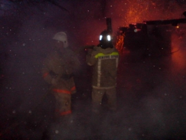 В Рязани сгорели два кирпичных гаража с автомобилями внутри