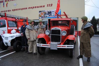 В Рязани старинный пожарный автомобиль покинул памятник для пробега