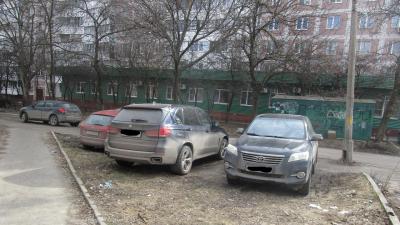 В Рязани продолжают штрафовать водителей за парковку на зелёных зонах