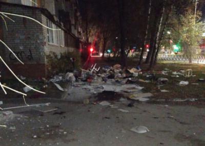 В Рязани патрульные задержали дебошира, выбрасывавшего вещи с балкона