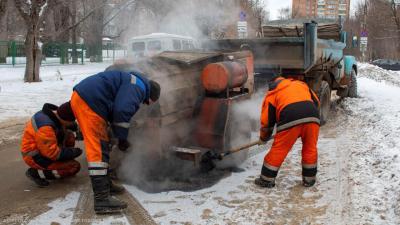В Рязани продолжается аварийный ремонт дорог