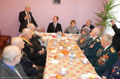 Сергей Карабасов пообщался с ветеранами войны и труда