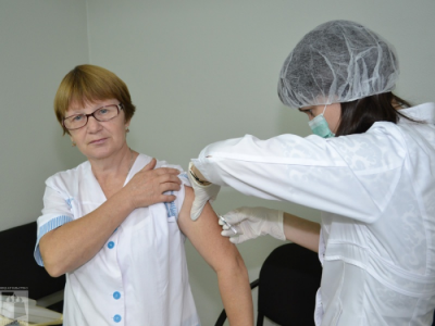 Сасовские врачи своим примером агитируют за вакцинацию