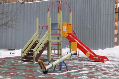 На улице Крупской в Рязани появилась современная детская площадка