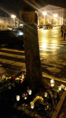Рязанцы зажгли свечи на месте трагедии рядом с площадью Театральной