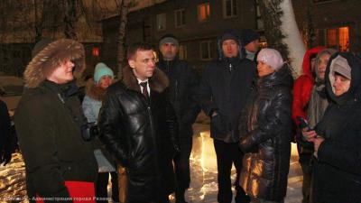 Михаил Ромодин пообщался с жителями обрушившегося дома на улице Пушкина