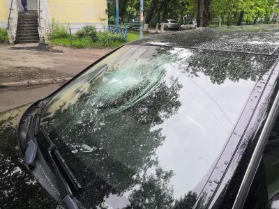 Молодому депутату из Рязани разбили автомобиль кирпичом