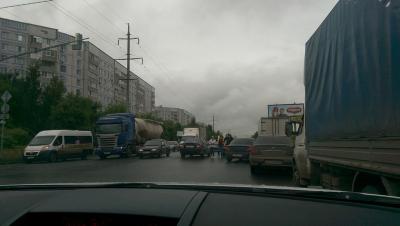В Канищево из-за мелкой аварии собирается огромная пробка
