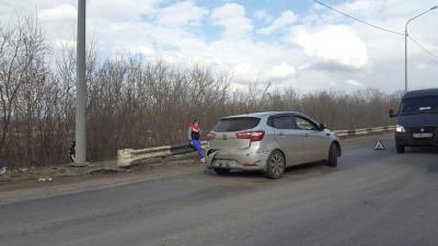 На рязанском участке М5 столкнулись два легковых автомобиля и большегруз