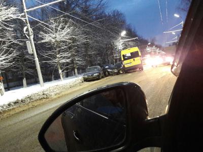 В Рязани на улице Крупской произошло ДТП с маршруткой
