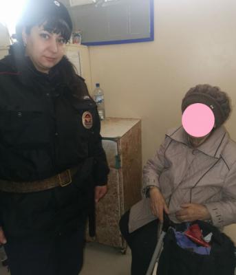 Патрульные помогли 85-летней женщине, потерявшейся на улицах Рязани