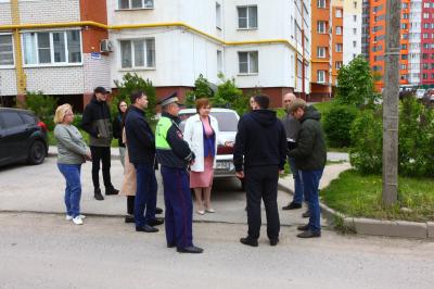 Елена Сорокина обсудила устройство пешеходного перехода с жителями улицы Зубковой