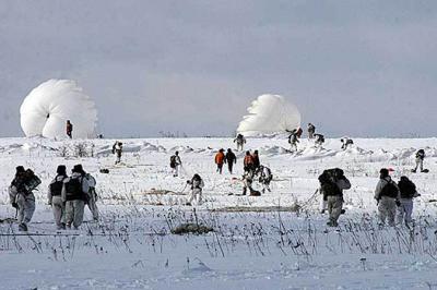 Рязанское училище ВДВ получило новейшие снегоходы для Арктики