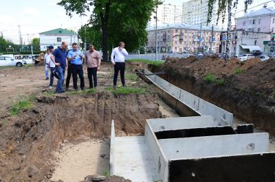 Виталий Артёмов проверил благоустройство сквера у вокзала Рязань-2