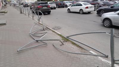 В центре Рязани заметили сломанный забор
