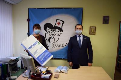 Игорь Мурог передал благотворительному фонду бактерицидный рециркулятор воздуха и СИЗ