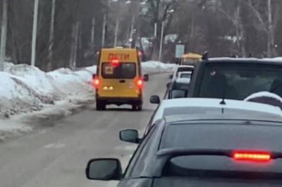 Рязанские гаишники нашли водителя автобуса, объехавшего пробку по встречке