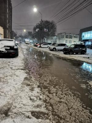 Рязанцы пожаловались на затопленную улицу в центре города