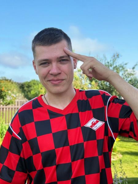 Максим Колесников