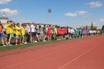 В мини-футбольном турнире «Со спортом вместе» приняло участие восемнадцать команд
