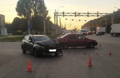 В Рязани Kia протаранила Renault, пострадали один взрослый и три ребёнка