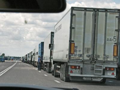 Введены ограничения движения грузового транпорта в Москве и на МКАД
