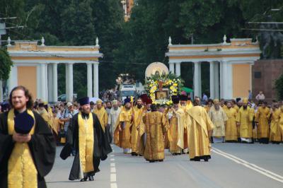По центру Рязани прошёл крестный ход в честь всех рязанских святых